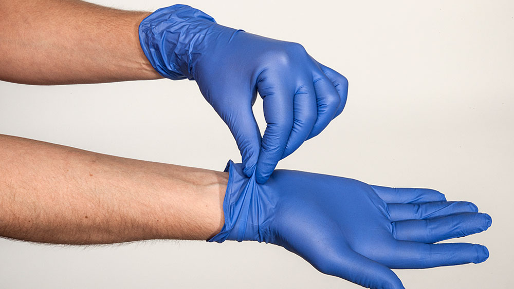 Billede til den relaterede nyhed Brug af handsker